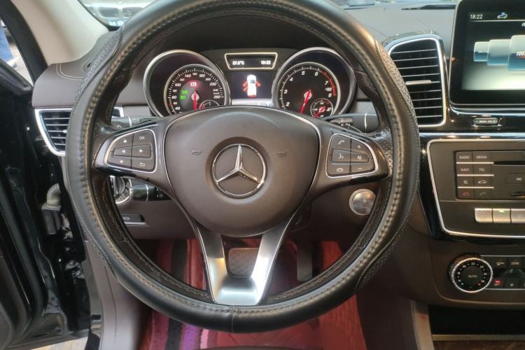 Used Mercedes-Benz GLE 2017 GLE 320 4MATIC Dynamic Model Steering Wheel