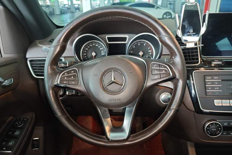 Used Mercedes-Benz GLE 2017 GLE 320 4MATIC Dynamic Model Steering Wheel