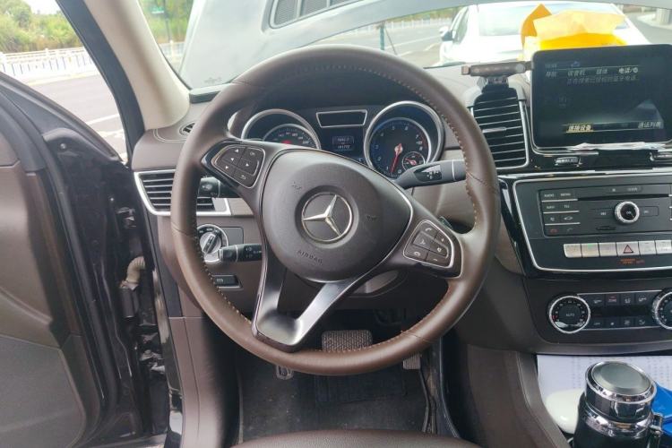 Used Mercedes-Benz GLE 2017 GLE 320 4MATIC Dynamic Model Steering Wheel
