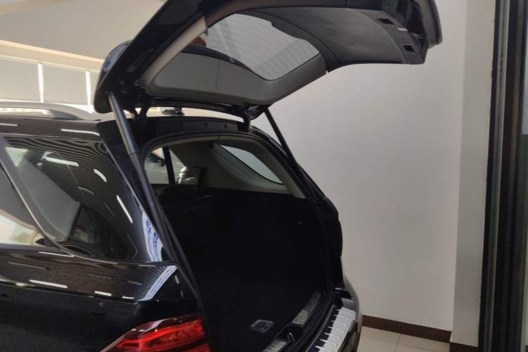 Used Mercedes-Benz GLE 2017 GLE 320 4MATIC Dynamic Model Trunk