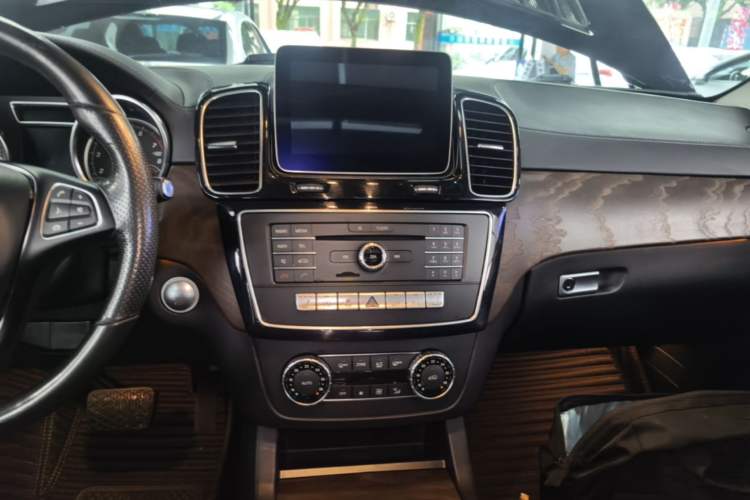 Used Mercedes-Benz GLE 2017 GLE 320 4MATIC Dynamic Model Audio And AC Panel