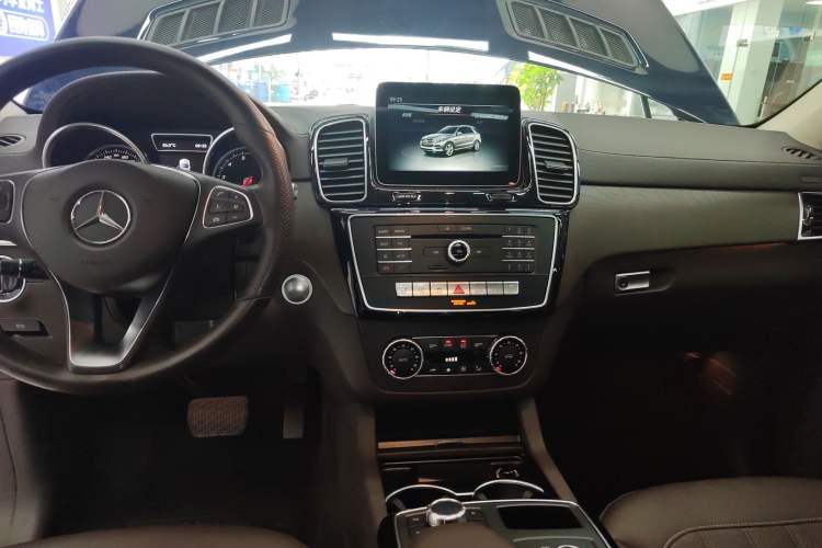 Used Mercedes-Benz GLE 2017 GLE 320 4MATIC Dynamic Model Audio And AC Panel