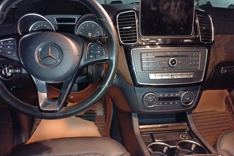 Used Mercedes-Benz GLE 2017 GLE 320 4MATIC Dynamic Model Center Console