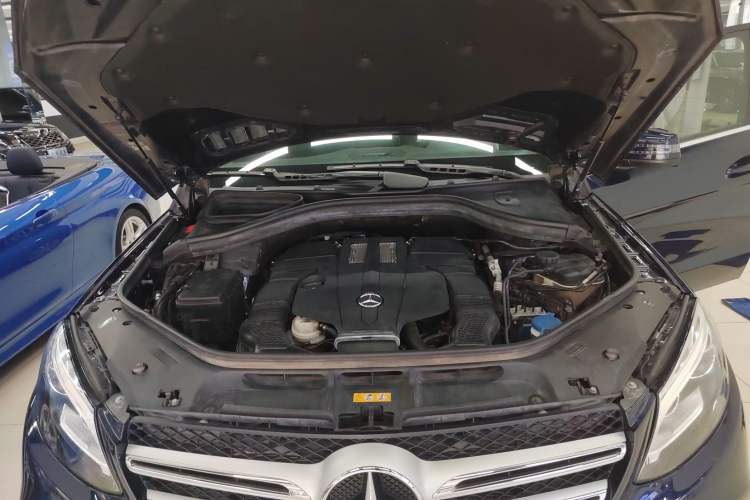 Used Mercedes-Benz GLE 2017 GLE 320 4MATIC Dynamic Model Engine Bay