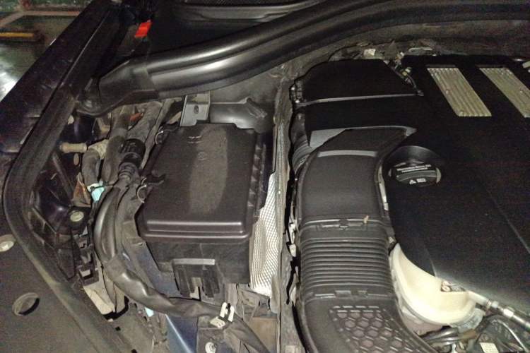 Used Mercedes-Benz GLE 2017 GLE 320 4MATIC Dynamic Model Engine Bay Right