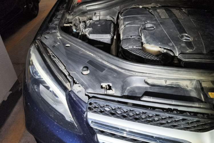 Used Mercedes-Benz GLE 2017 GLE 320 4MATIC Dynamic Model Engine Bay Right