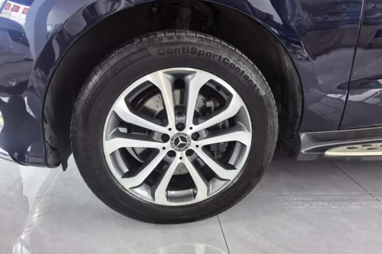 Used Mercedes-Benz GLE 2017 GLE 320 4MATIC Dynamic Model Left Front Wheel Hub