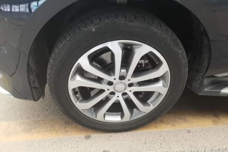Used Mercedes-Benz GLE 2017 GLE 320 4MATIC Dynamic Model Left Front Wheel Hub