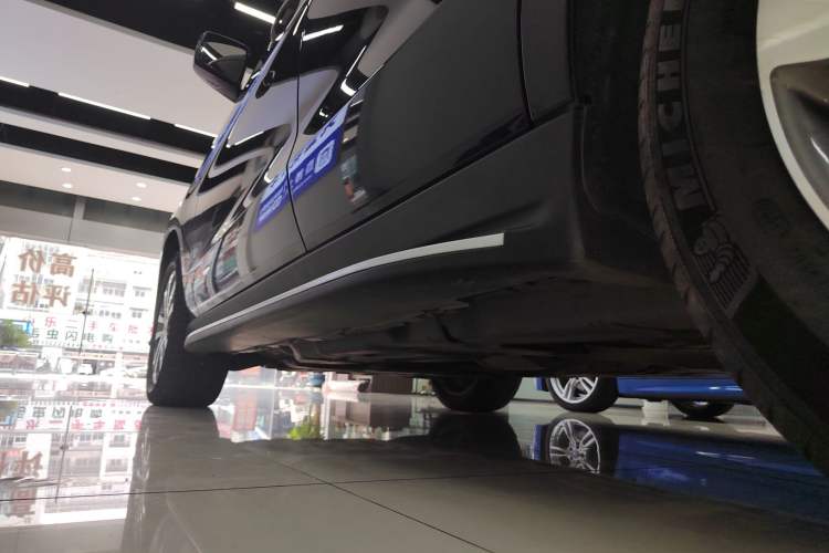 Used Mercedes-Benz GLE 2017 GLE 320 4MATIC Dynamic Model Left Side Sill