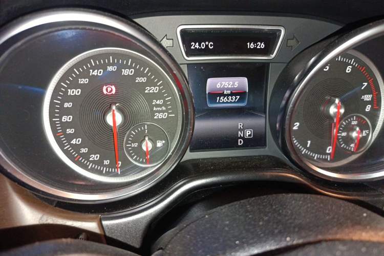 Used Mercedes-Benz GLE 2017 GLE 320 4MATIC Dynamic Model Odometer Close Up