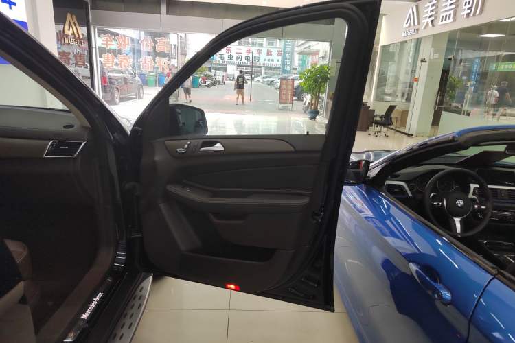Used Mercedes-Benz GLE 2017 GLE 320 4MATIC Dynamic Model Right Front Door Interior