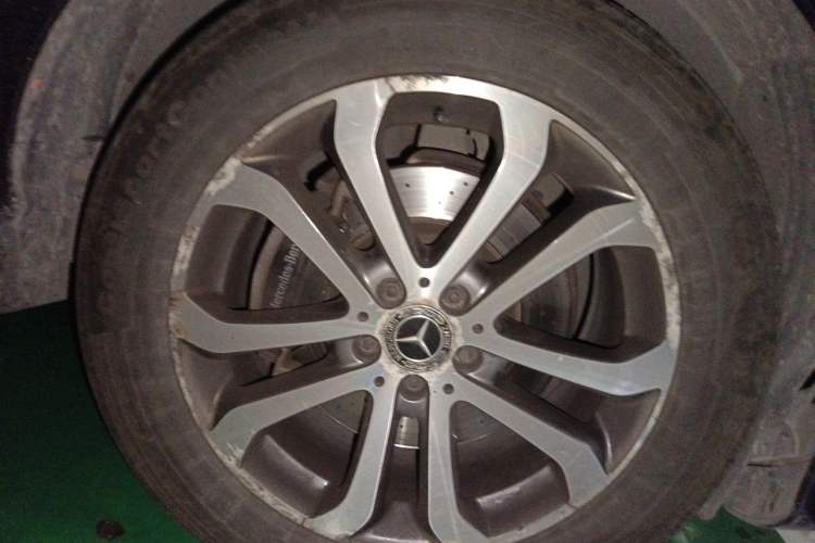Used Mercedes-Benz GLE 2017 GLE 320 4MATIC Dynamic Model Right Front Wheel Hub