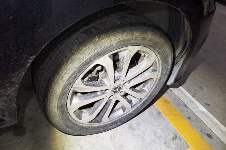Used Mercedes-Benz GLE 2017 GLE 320 4MATIC Dynamic Model Right Front Wheel Hub