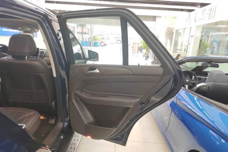 Used Mercedes-Benz GLE 2017 GLE 320 4MATIC Dynamic Model Right Rear Door Interior