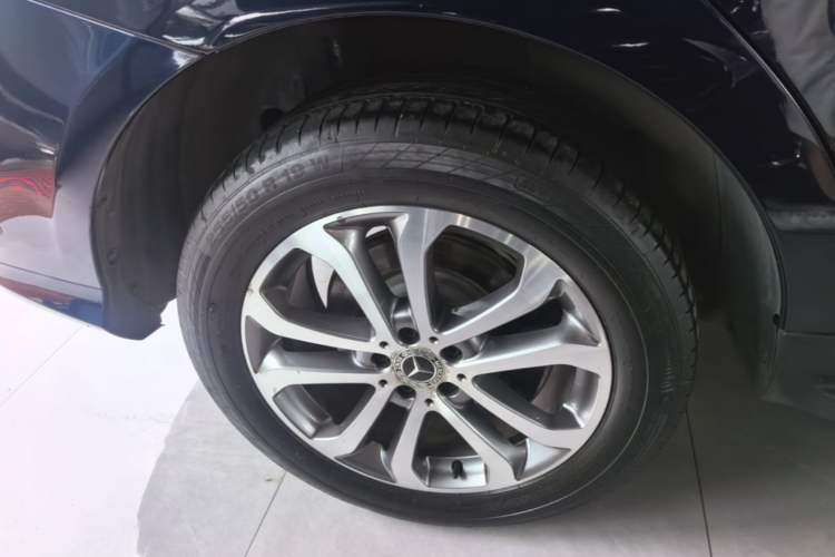 Used Mercedes-Benz GLE 2017 GLE 320 4MATIC Dynamic Model Right Rear Wheel Hub