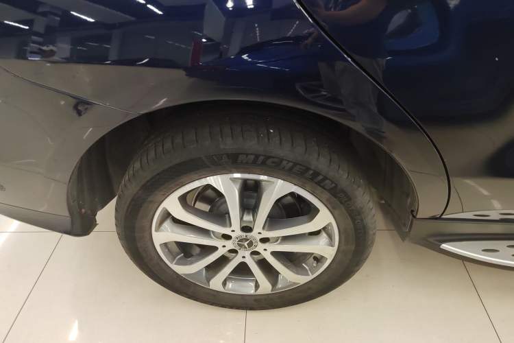 Used Mercedes-Benz GLE 2017 GLE 320 4MATIC Dynamic Model Right Rear Wheel Hub