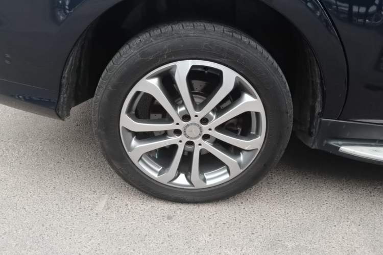 Used Mercedes-Benz GLE 2017 GLE 320 4MATIC Dynamic Model Right Rear Wheel Hub
