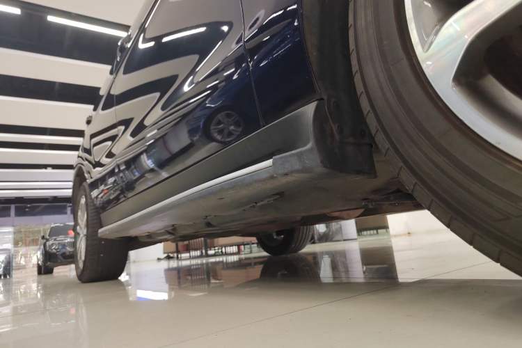 Used Mercedes-Benz GLE 2017 GLE 320 4MATIC Dynamic Model Right Side Sill