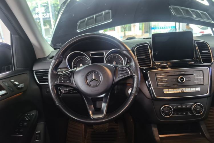 Used Mercedes-Benz GLE 2017 GLE 320 4MATIC Dynamic Model Steering Wheel