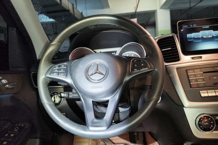 Used Mercedes-Benz GLE 2017 GLE 320 4MATIC Dynamic Model Steering Wheel