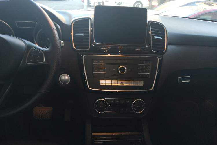 Used Mercedes-Benz GLE 2017 GLE 320 4MATIC Luxury Model Audio And AC Panel