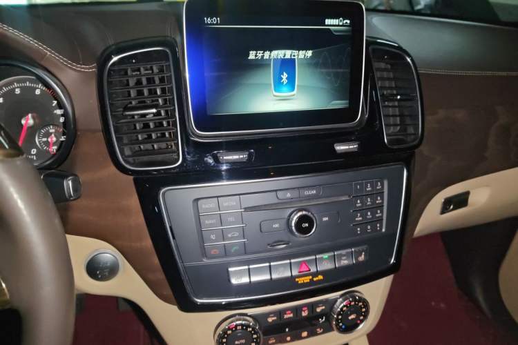 Used Mercedes-Benz GLE 2017 GLE 400 4MATIC Audio And AC Panel