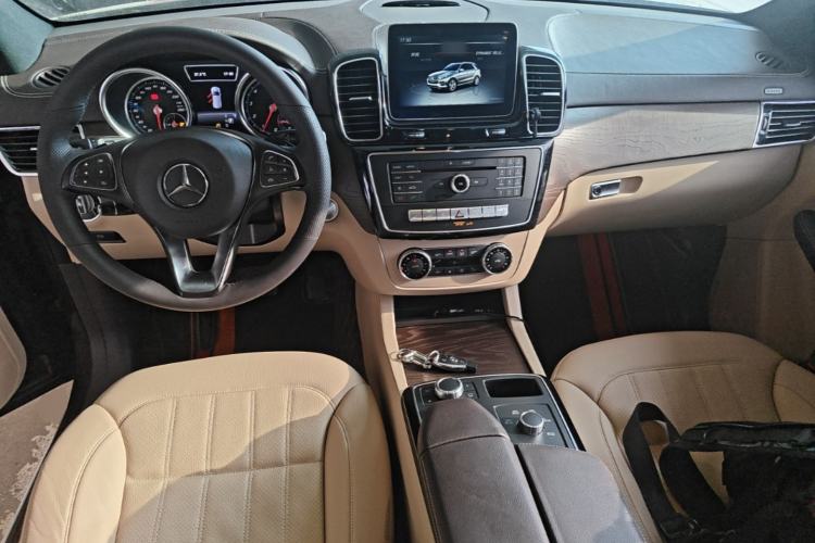 Used Mercedes-Benz GLE 2017 GLE 320 4MATIC Dynamic Model Center Console