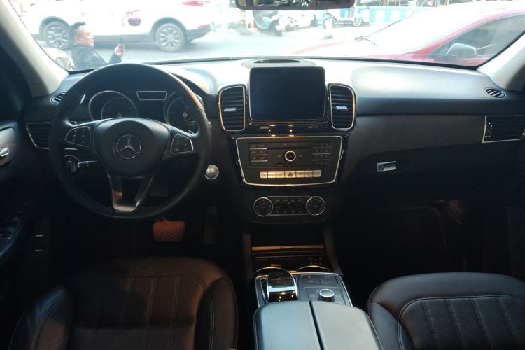 Used Mercedes-Benz GLE 2017 GLE 320 4MATIC Luxury Model Interior 2