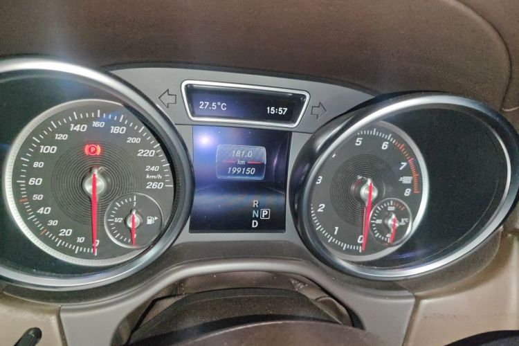 Used Mercedes-Benz GLE 2017 GLE 400 4MATIC Odometer Close Up