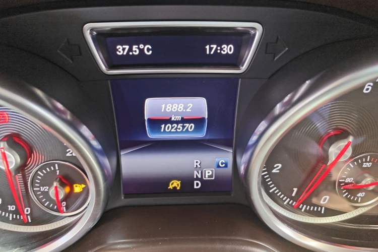 Used Mercedes-Benz GLE 2017 GLE 320 4MATIC Dynamic Model Odometer Close Up