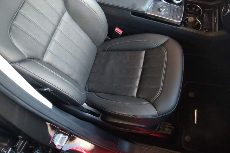 Used Mercedes-Benz GLE 2017 GLE 320 4MATIC Luxury Model Right Front Seat