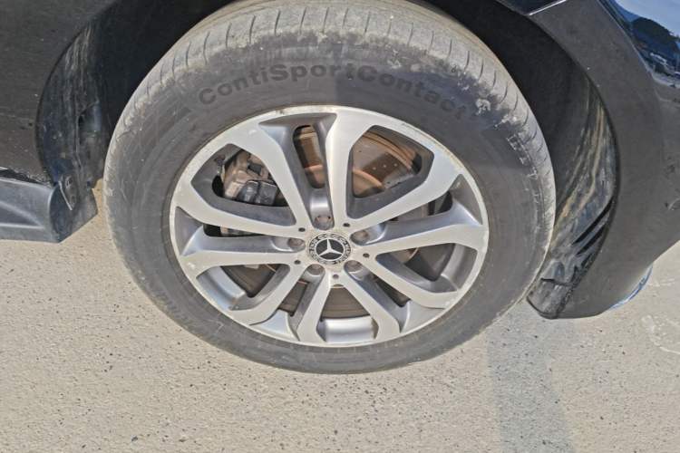Used Mercedes-Benz GLE 2017 GLE 320 4MATIC Dynamic Model Right Front Wheel Hub