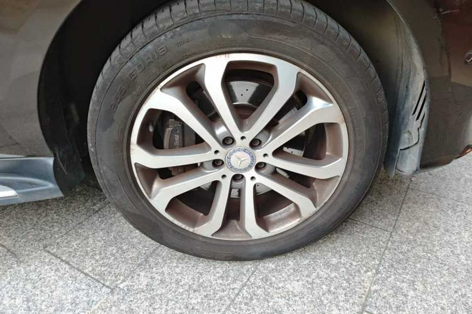 Used Mercedes-Benz GLE 2017 GLE 320 4MATIC Luxury Model Right Front Wheel Hub