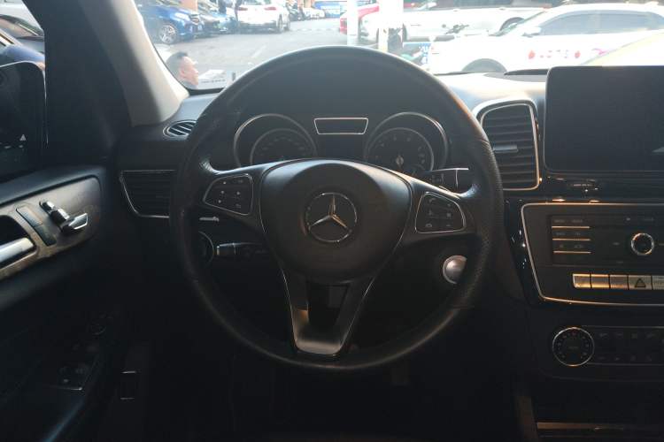 Used Mercedes-Benz GLE 2017 GLE 320 4MATIC Luxury Model Steering Wheel
