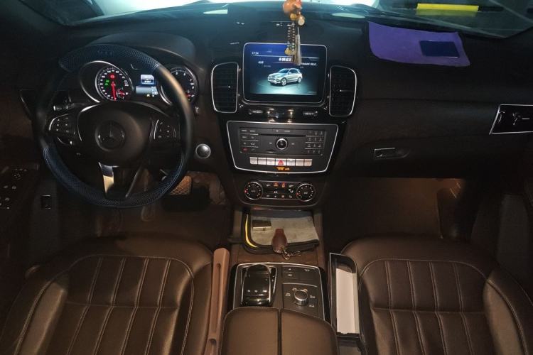 Used Mercedes-Benz GLE 2017 GLE 320 4MATIC Luxury Model Center Console
