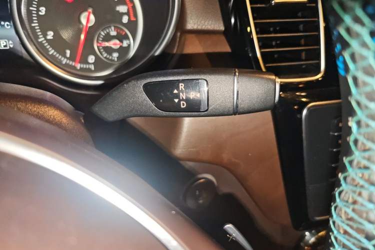 Used Mercedes-Benz GLE 2017 GLE 320 4MATIC Luxury Model Gear Lever