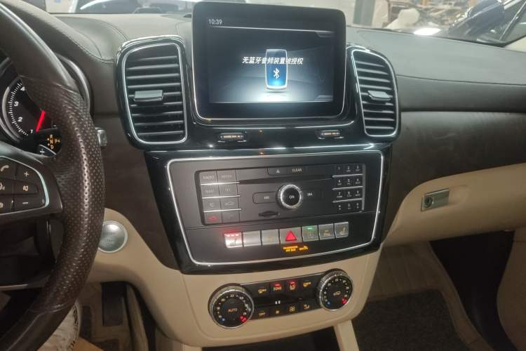 Used Mercedes-Benz GLE 2017 GLE 400 4MATIC Audio And AC Panel