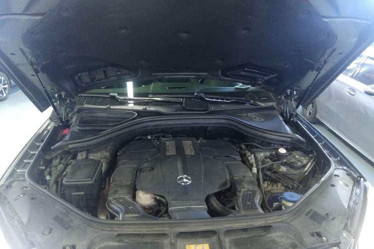 Used Mercedes-Benz GLE 2017 GLE 320 4MATIC Dynamic Model Engine Bay
