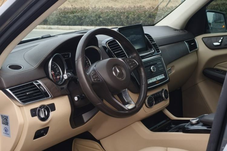 Used Mercedes-Benz GLE 2017 GLE 400 4MATIC Interior 2
