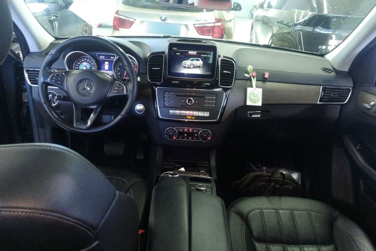 Used Mercedes-Benz GLE 2017 GLE 320 4MATIC Dynamic Model Interior 2