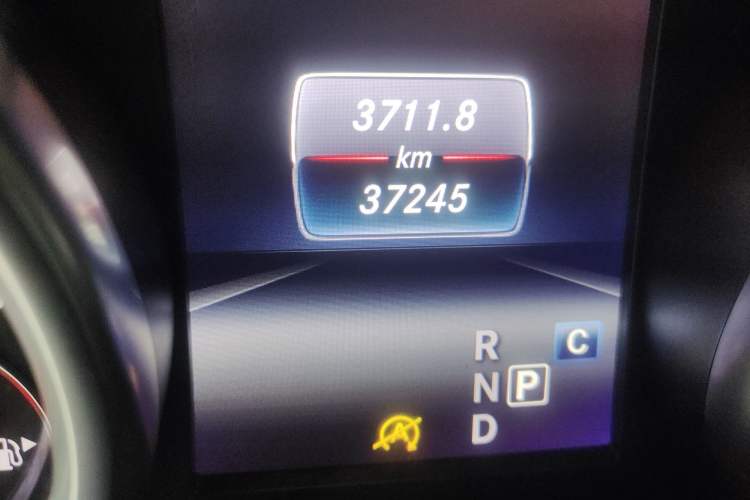 Used Mercedes-Benz GLE 2017 GLE 320 4MATIC Dynamic Model Odometer Close Up