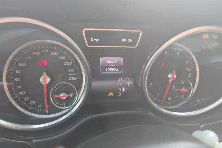 Used Mercedes-Benz GLE  Odometer Close Up
