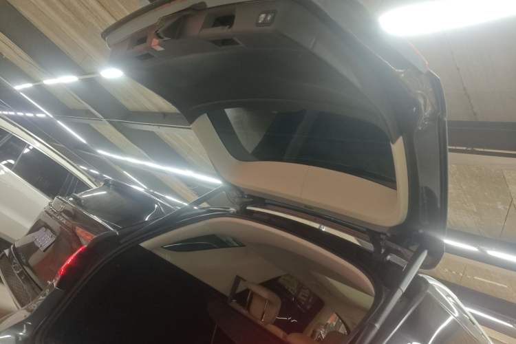 Used Mercedes-Benz GLE 2017 GLE 400 4MATIC Trunk