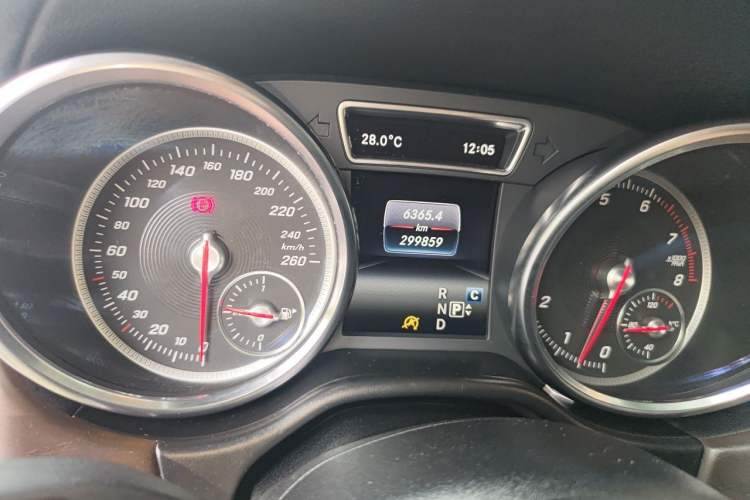 Used Mercedes-Benz GLE 2017 GLE 320 4MATIC Dynamic Model Odometer Close Up