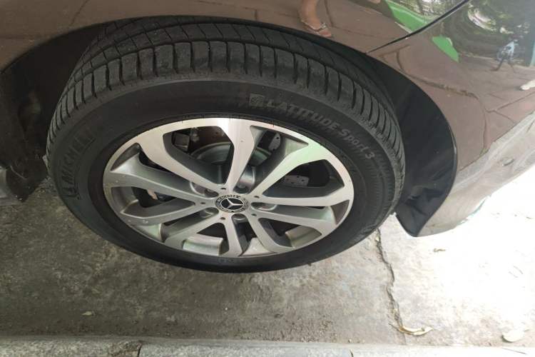 Used Mercedes-Benz GLE 2017 GLE 320 4MATIC Dynamic Model Right Front Wheel Hub