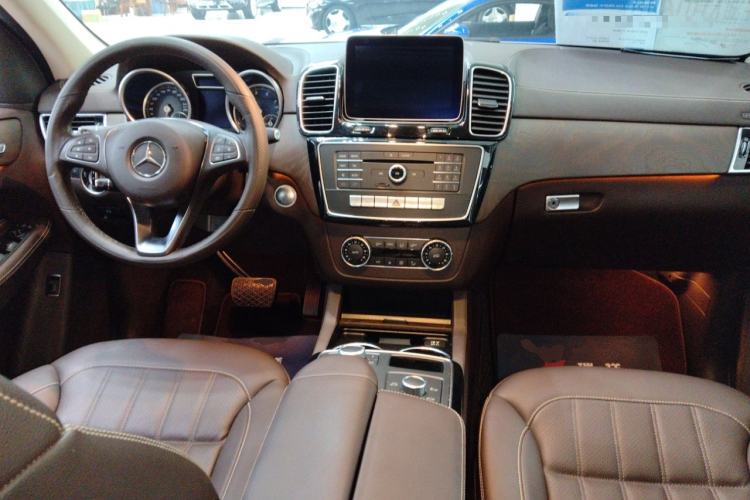 Used Mercedes-Benz GLE 2017 GLE 320 4MATIC Dynamic Model Center Console