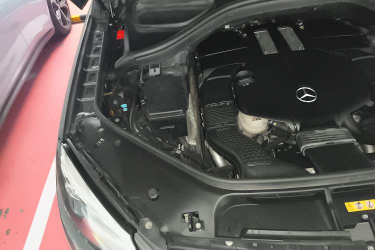 Used Mercedes-Benz GLE 2017 GLE 320 4MATIC Dynamic Model Engine Bay Right