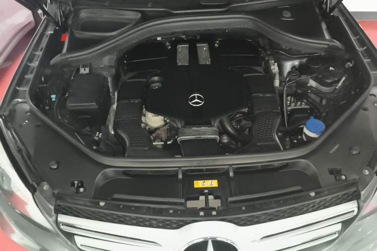 Used Mercedes-Benz GLE 2017 GLE 320 4MATIC Dynamic Model Engine Bay