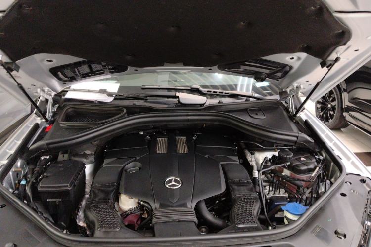 Used Mercedes-Benz GLE 2017 GLE 320 4MATIC Dynamic Model Engine Bay