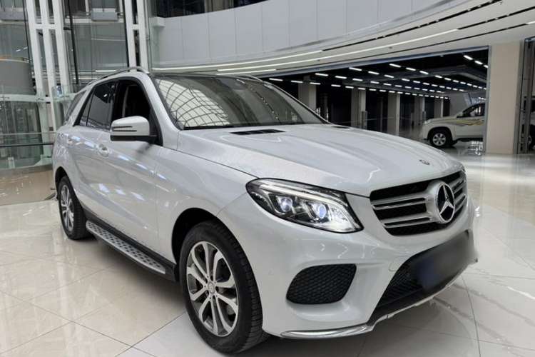 Used Mercedes-Benz GLE 2017 GLE 320 4MATIC Luxury Model Exterior 2